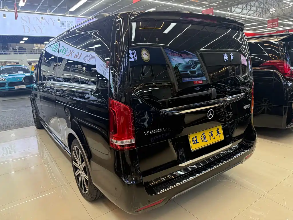 Mercedes-Benz V-Class 2023 — фото 4