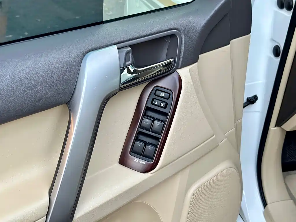 Toyota Prado 2015 — фото 18