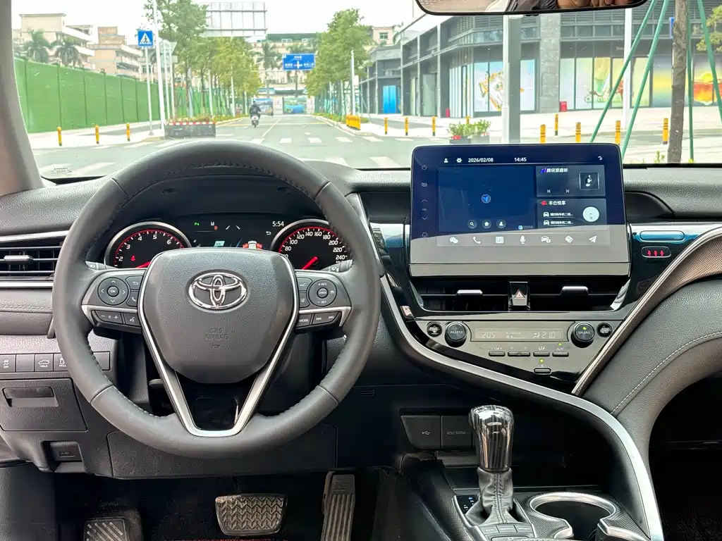 Toyota Camry 2022 — фото 11