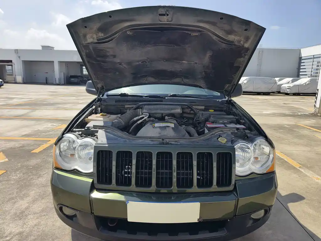Jeep Grand Cherokee 2011 — фото 24
