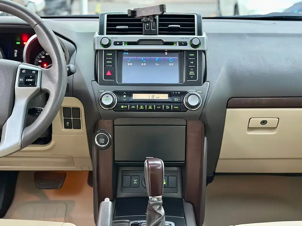 Toyota Prado 2015 — фото 36