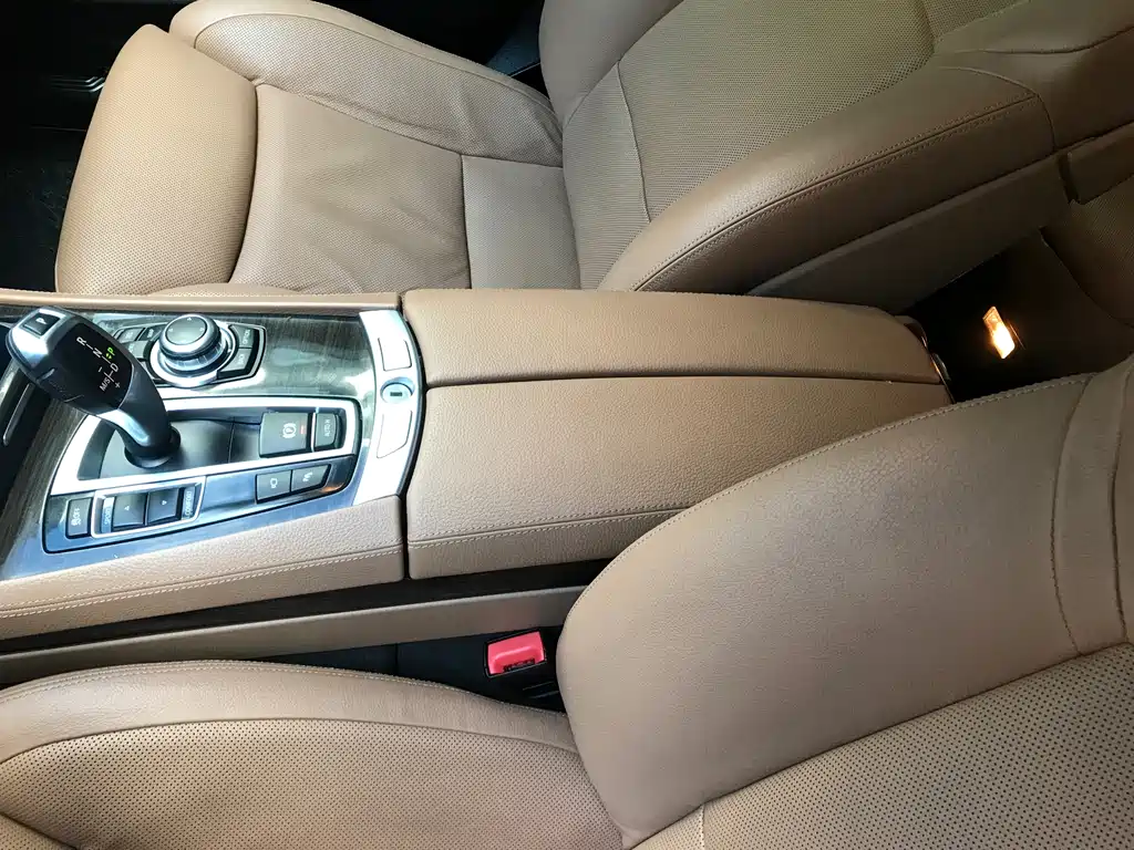 BMW 7 Series 2012 — фото 17