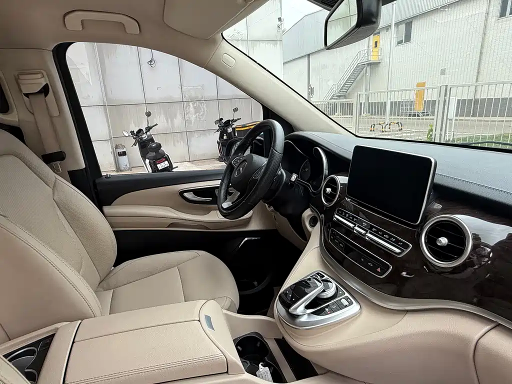 Mercedes-Benz V-Class 2019 — фото 11