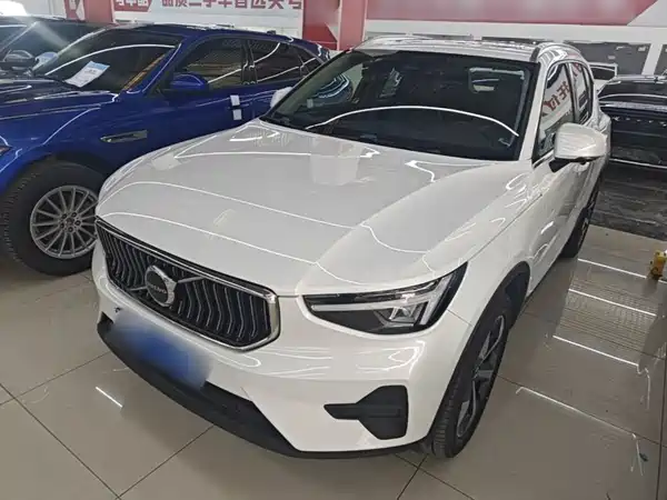 Volvo XC40 2025