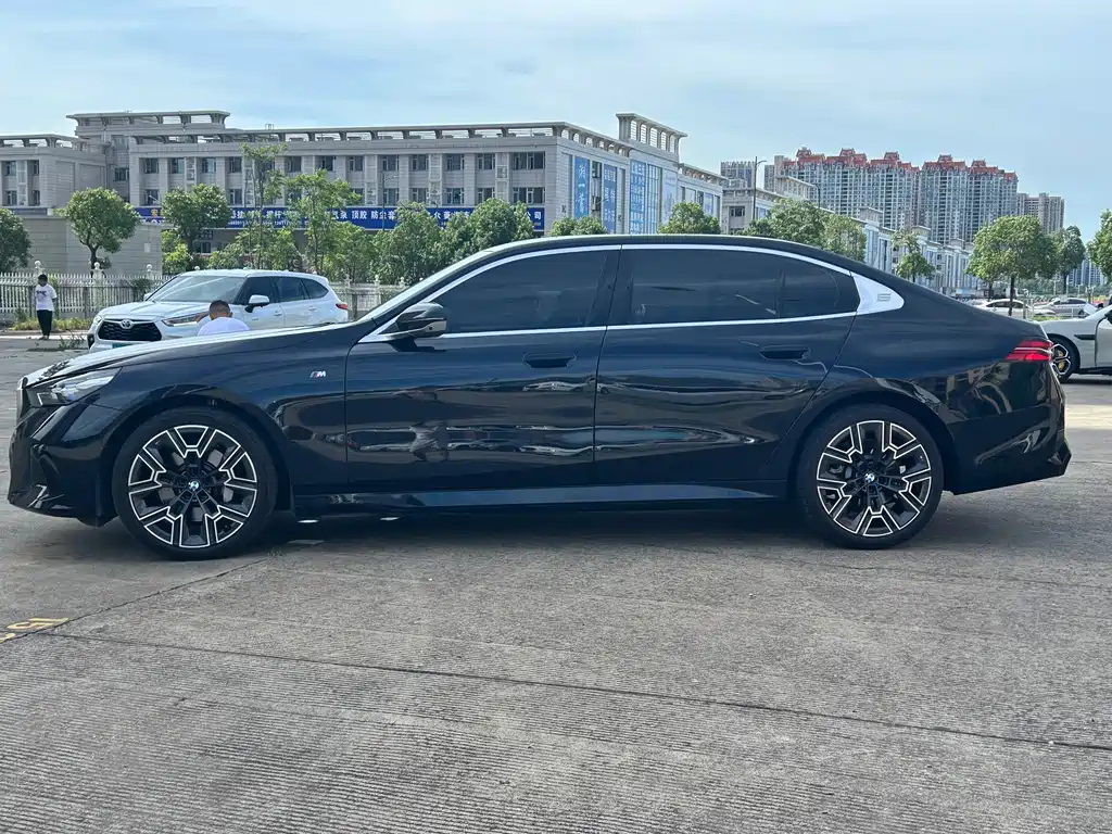 BMW 5 Series 2025
