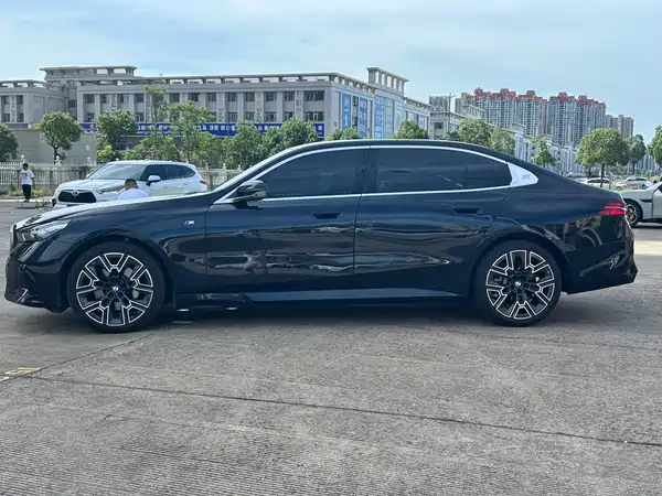 BMW 5 Series 2025