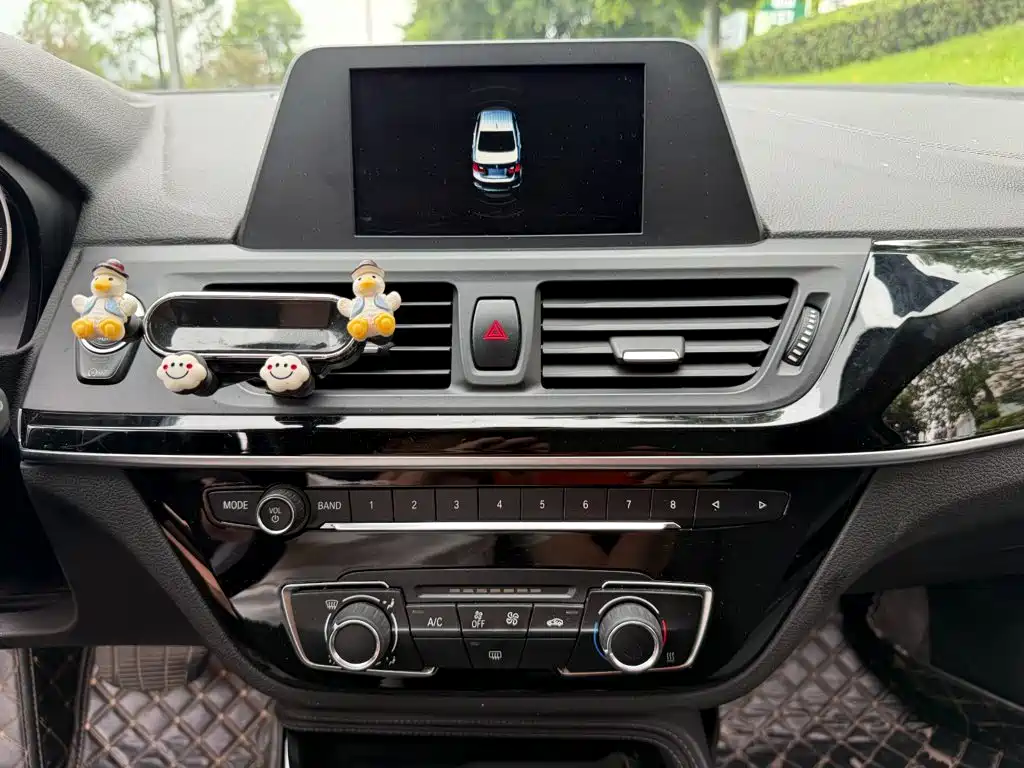 BMW 1 Series 2017 — фото 10