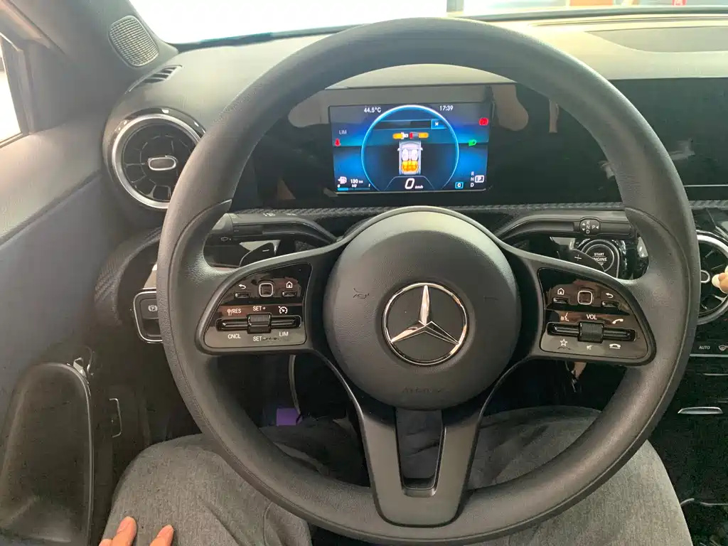 Mercedes-Benz A-Class 2022 — фото 10