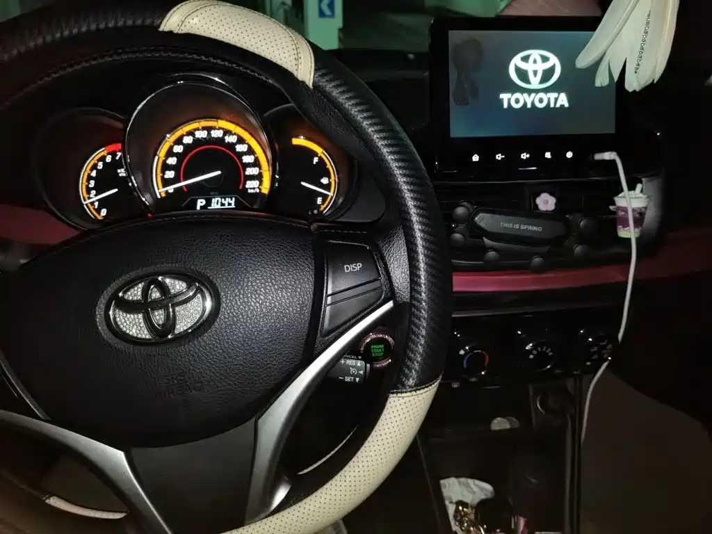 Toyota Yaris L 2022 — фото 13