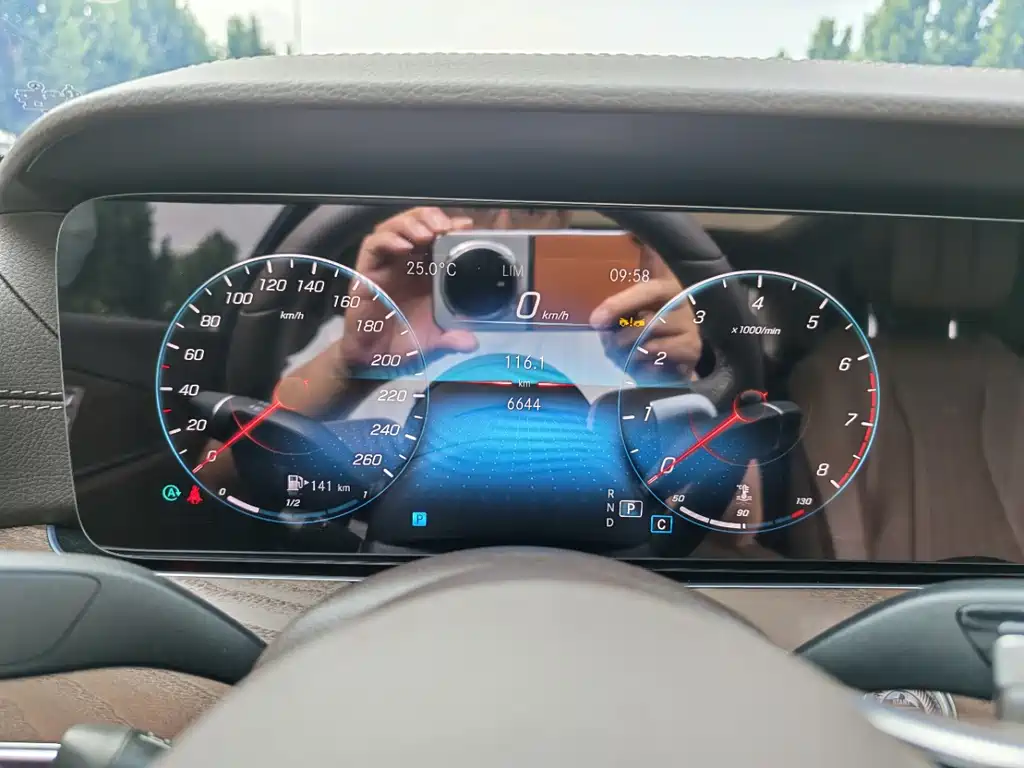 Mercedes-Benz E-Class 2023 — фото 18