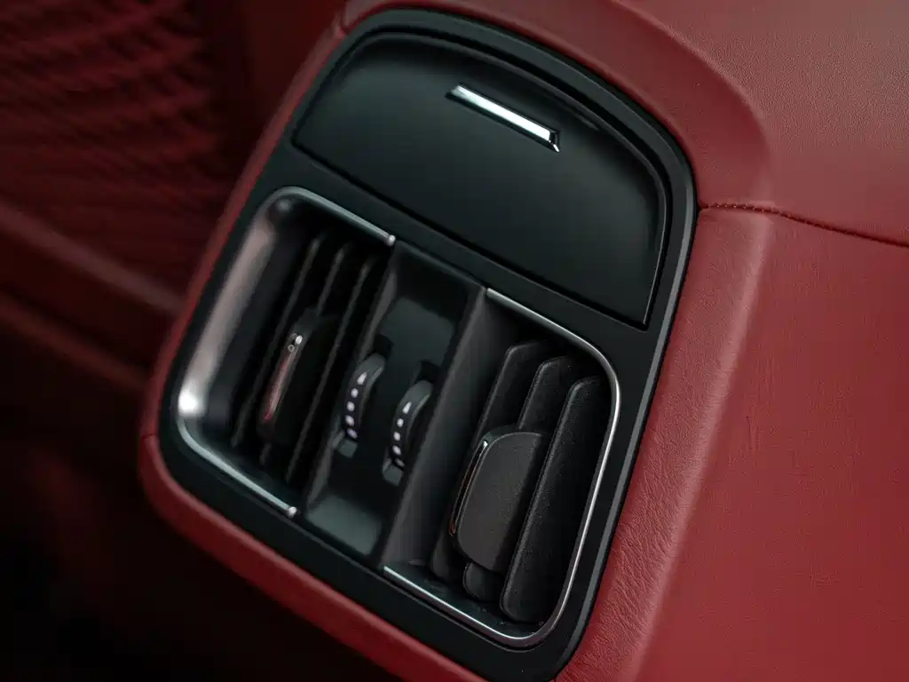 Maserati Levante 2019 — фото 23