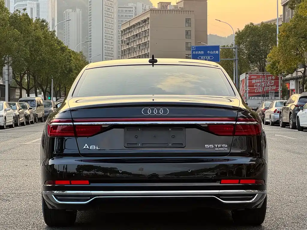 Audi A8 2022 — фото 5