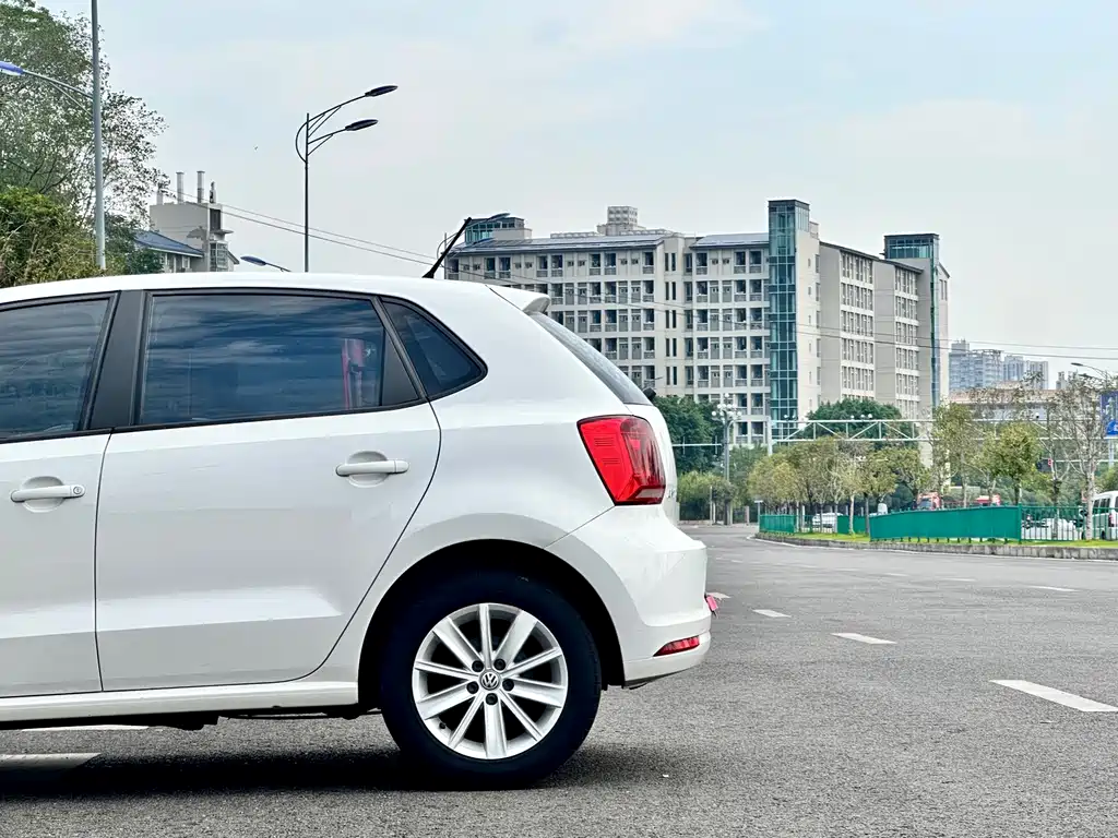 Volkswagen Polo 2015 — фото 9