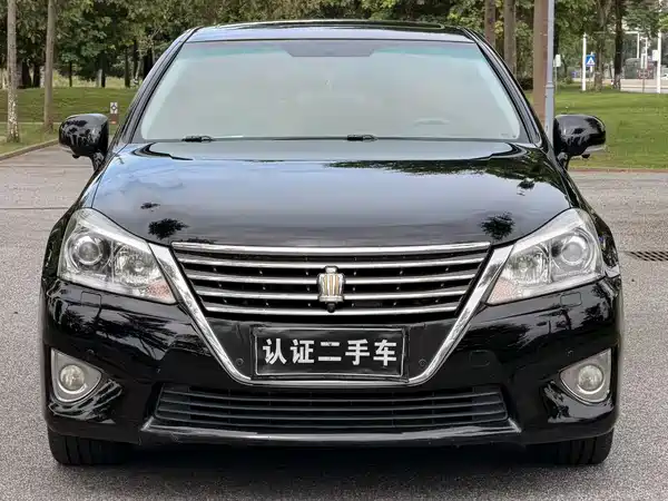 Toyota Crown 2015