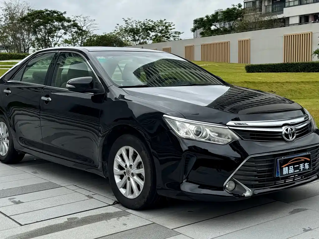 Toyota Camry 2016 — фото 4