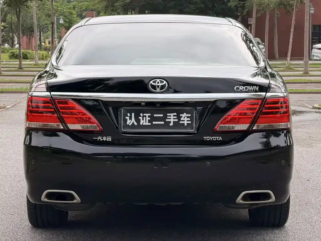 Toyota Crown 2015 — фото 4
