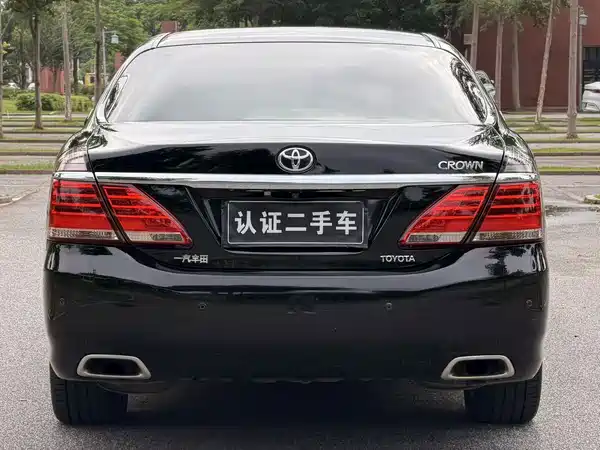 Toyota Crown 2015