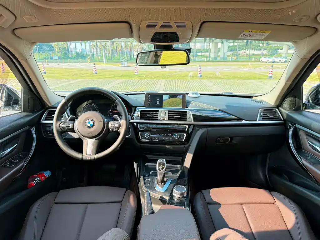 BMW 3 Series 2018 — фото 9