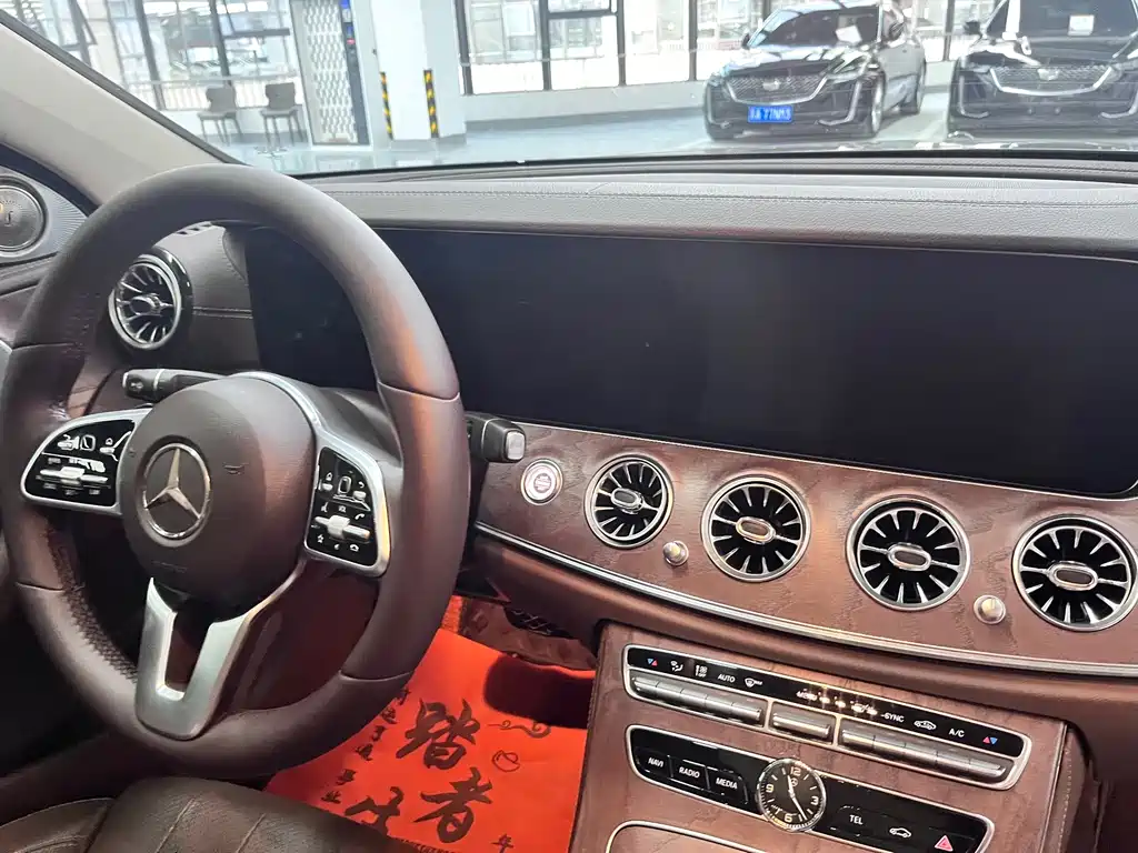 Mercedes-Benz E-Class 2019 — фото 15