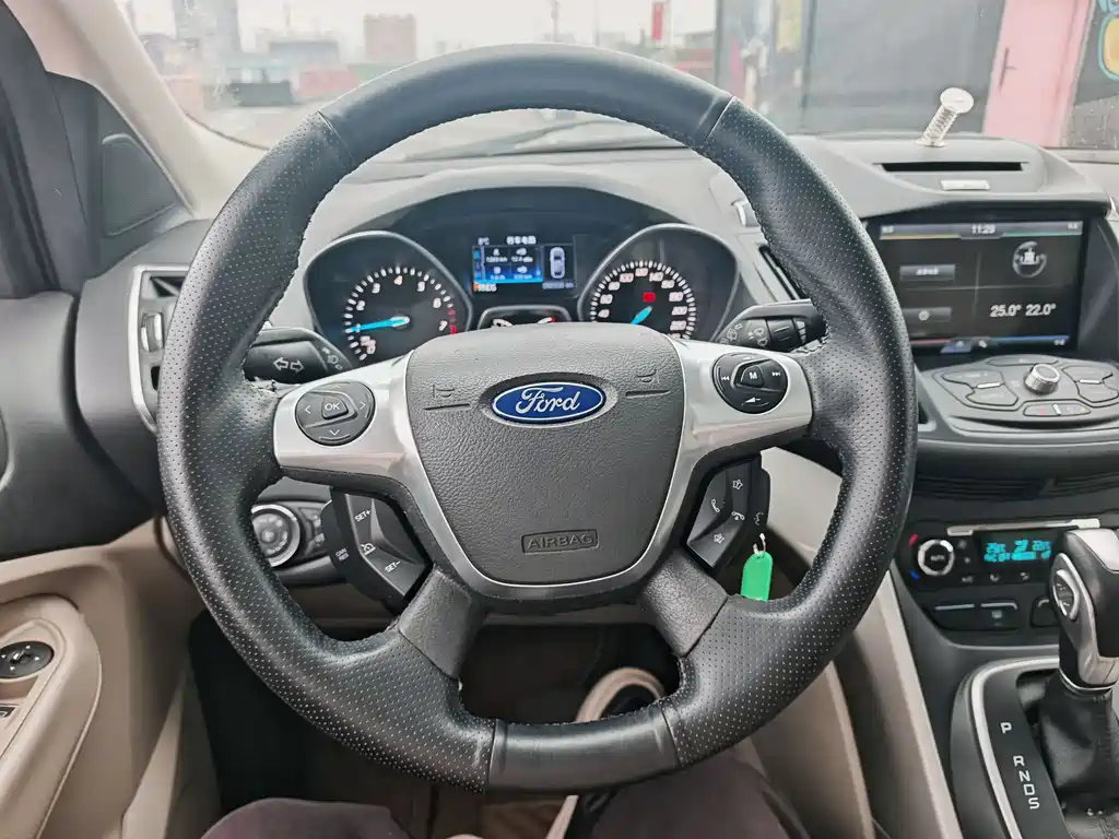 Ford Kuga 2013 — фото 17