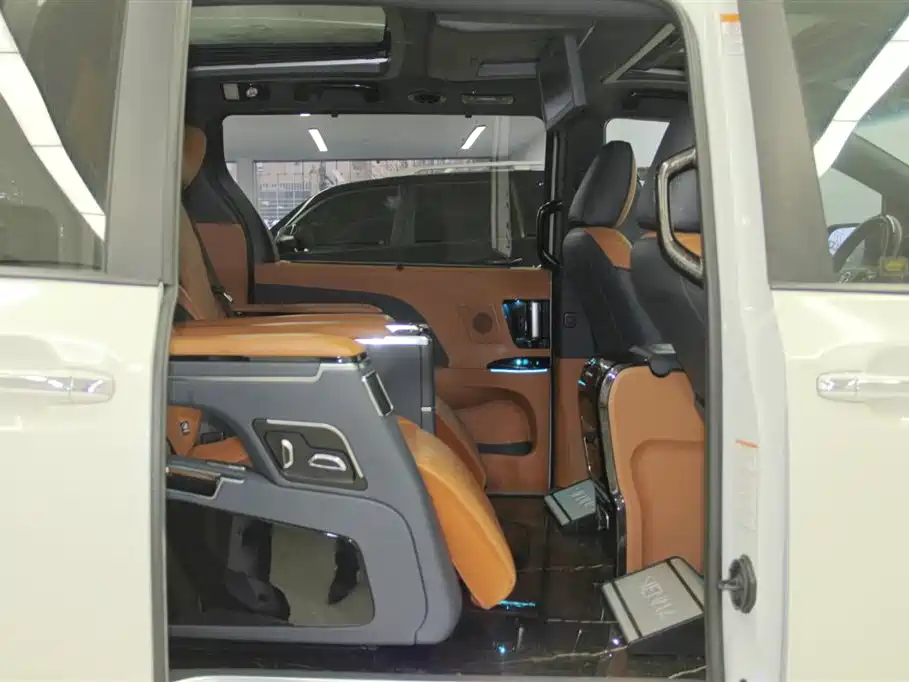 Toyota Sienna 2018 — фото 11