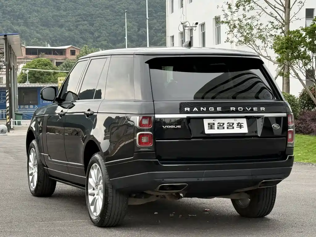 Land Rover Range Rover 2023 — фото 18