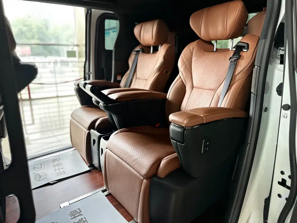Toyota Alphard 2024 — фото 17