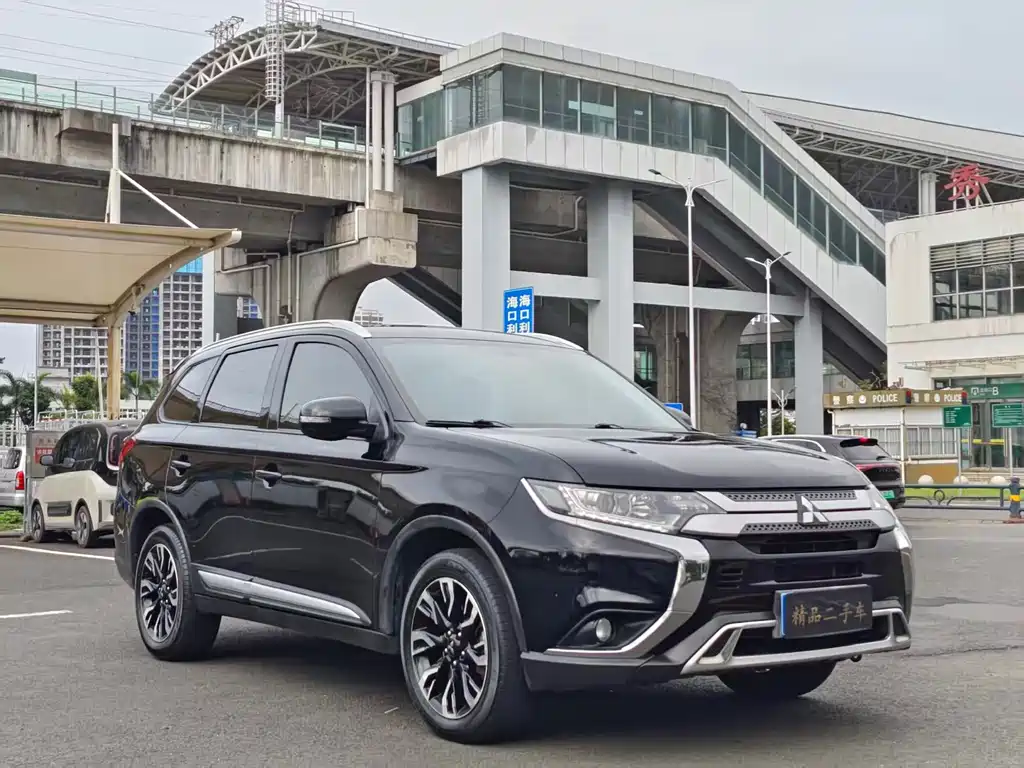 Mitsubishi Outlander 2020 — фото 3