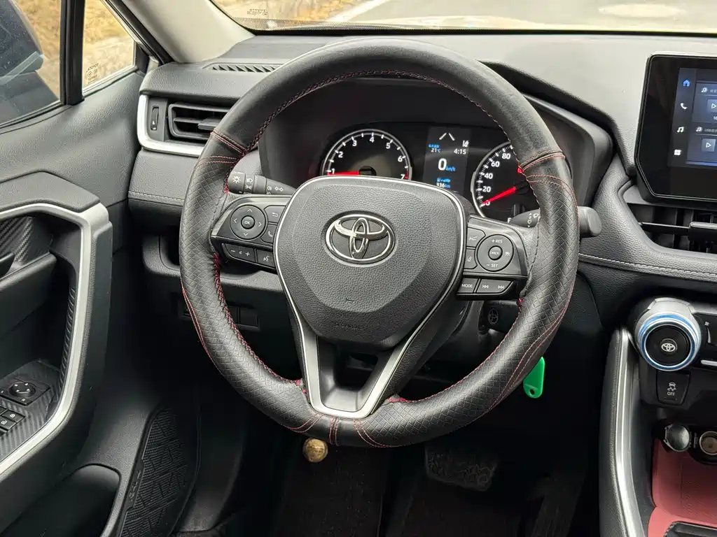 Toyota RAV4 2024 — фото 7