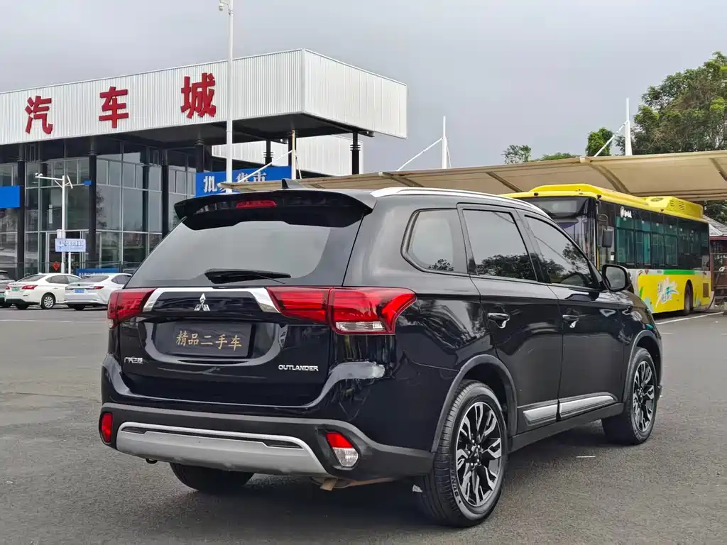 Mitsubishi Outlander 2020 — фото 9