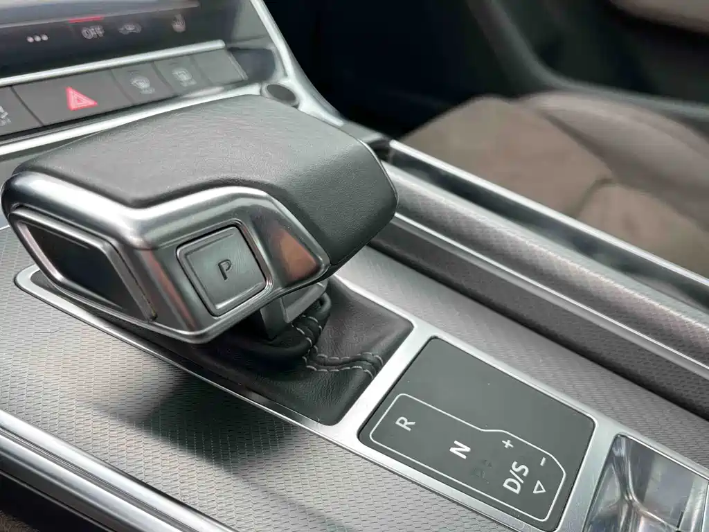 Audi A7L 2023 — фото 9