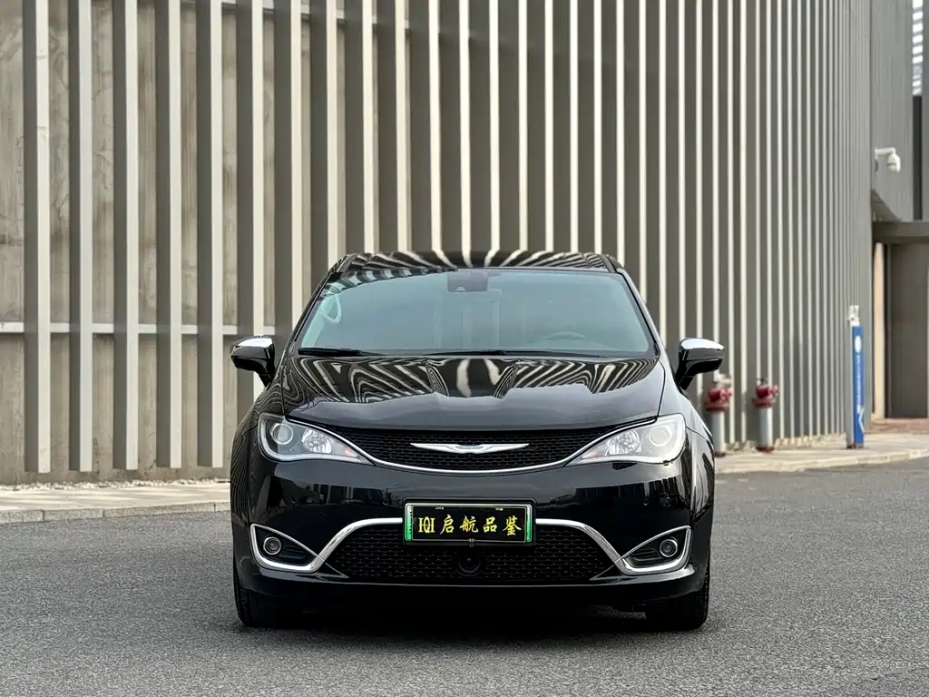 Chrysler Grand Voyager PHEV 2020 — фото 2