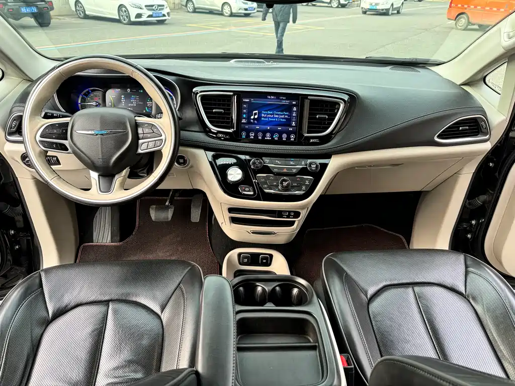 Chrysler Grand Voyager PHEV 2020 — фото 4