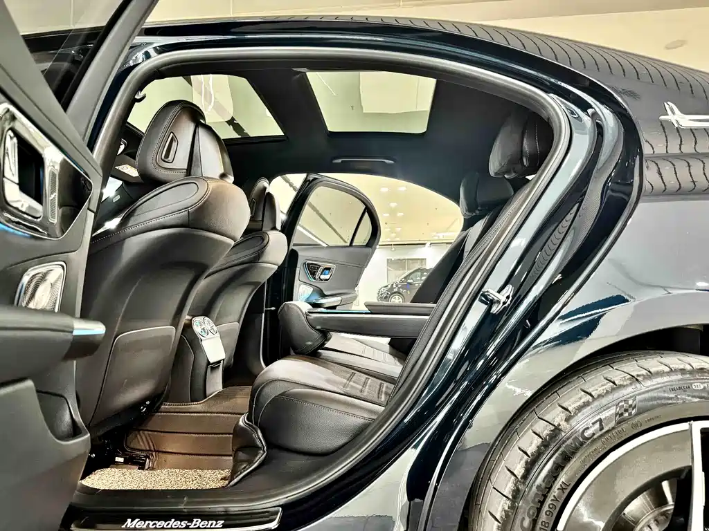 Mercedes-Benz C-Class 2023 — фото 14