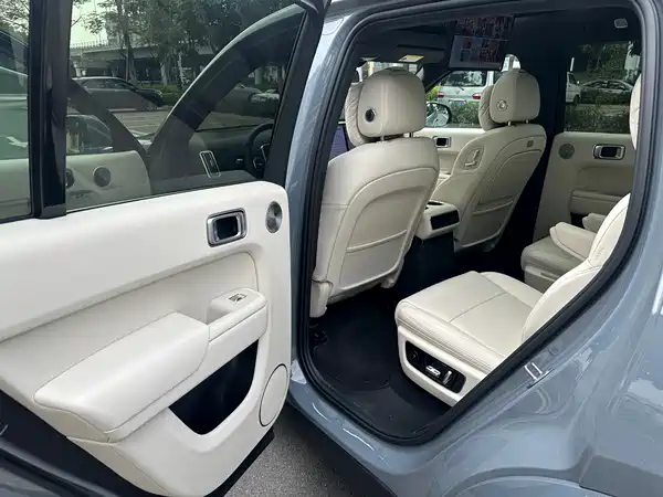 Li Auto L8 2025