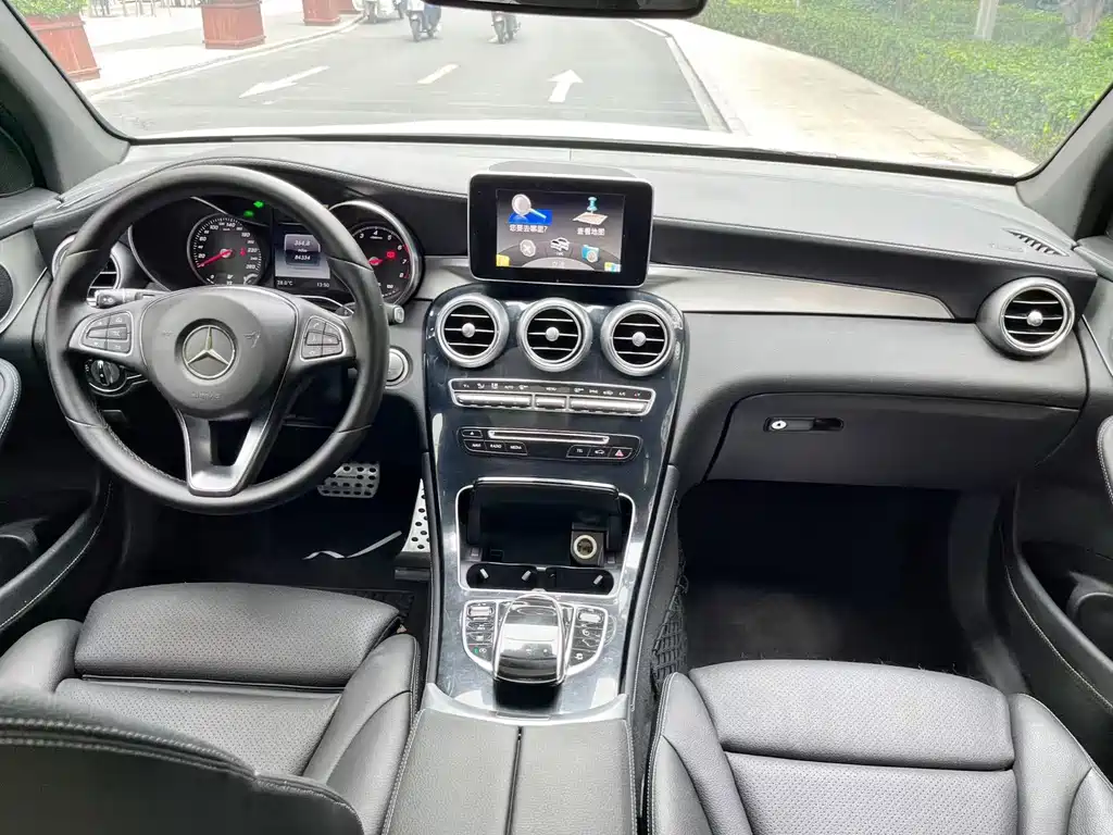 Mercedes-Benz GLC 2018 — фото 12