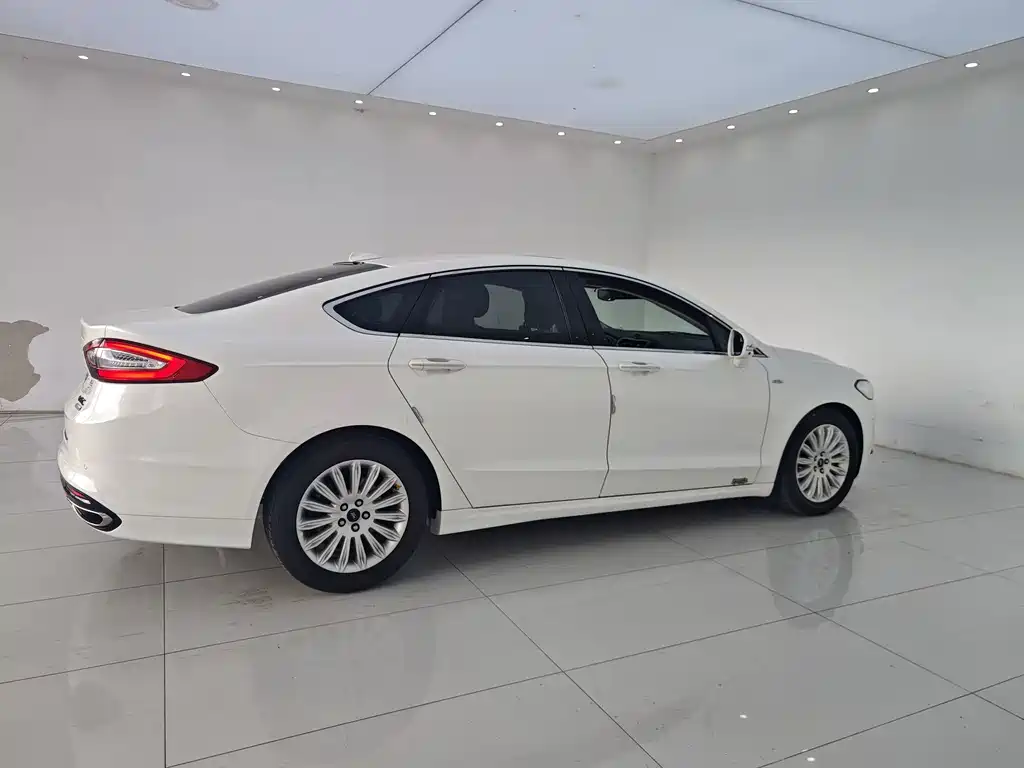 Ford Mondeo 2015 — фото 15