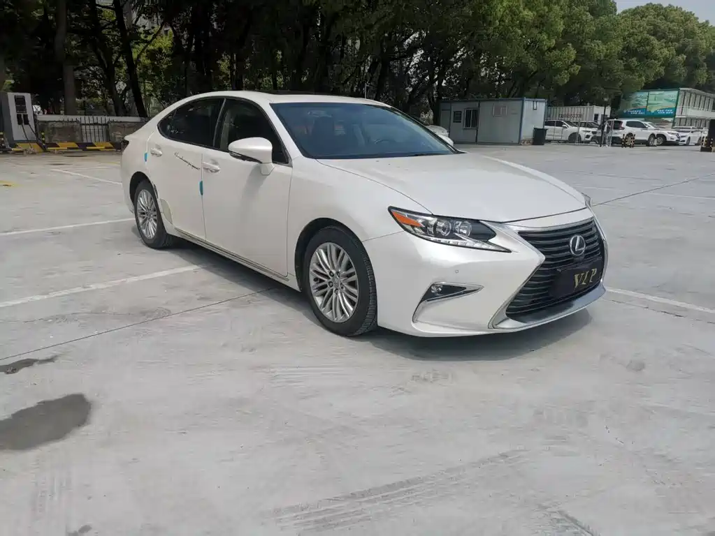 Lexus ES 2017 — фото 2