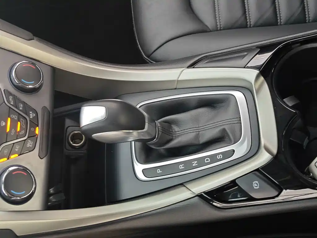 Ford Mondeo 2015 — фото 20