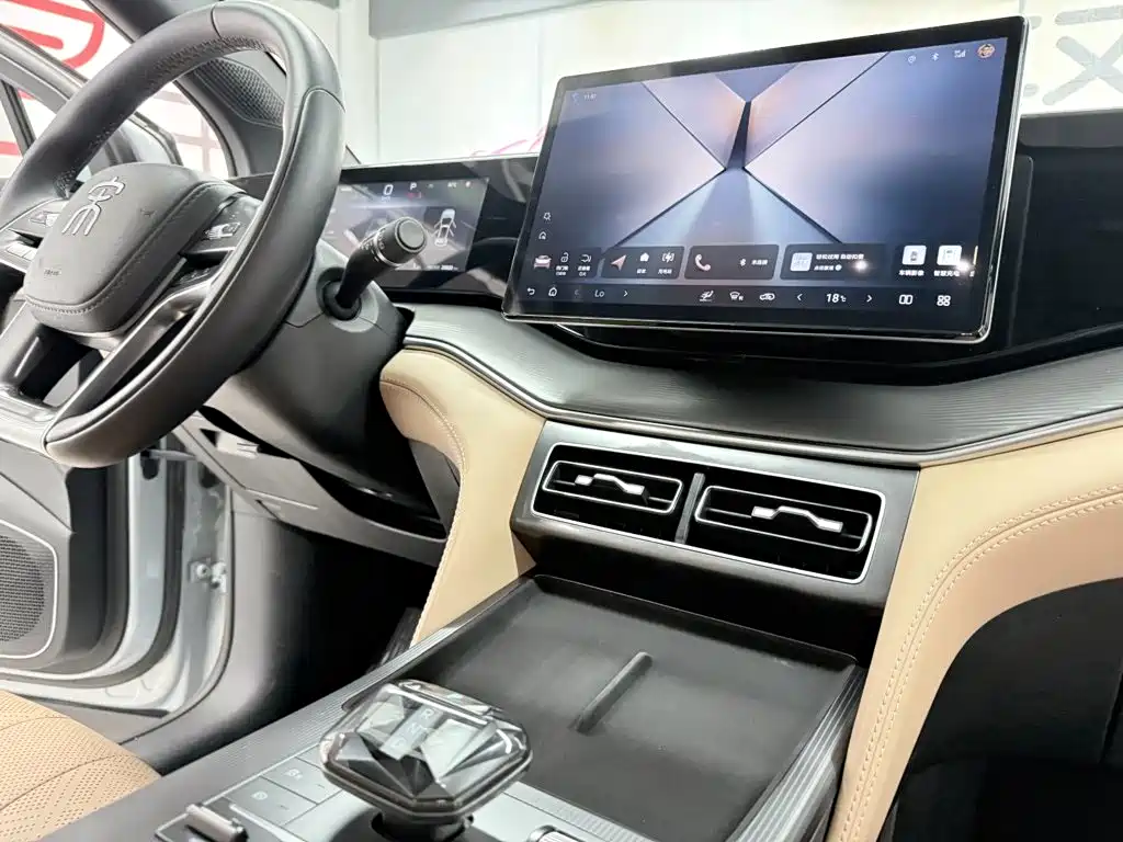 BYD Song L DM-i 2024 — фото 18