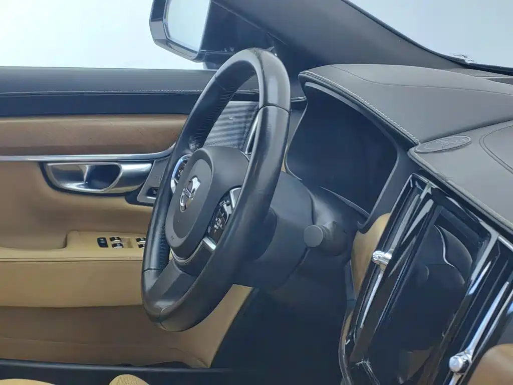 Volvo S90 2017 — фото 22