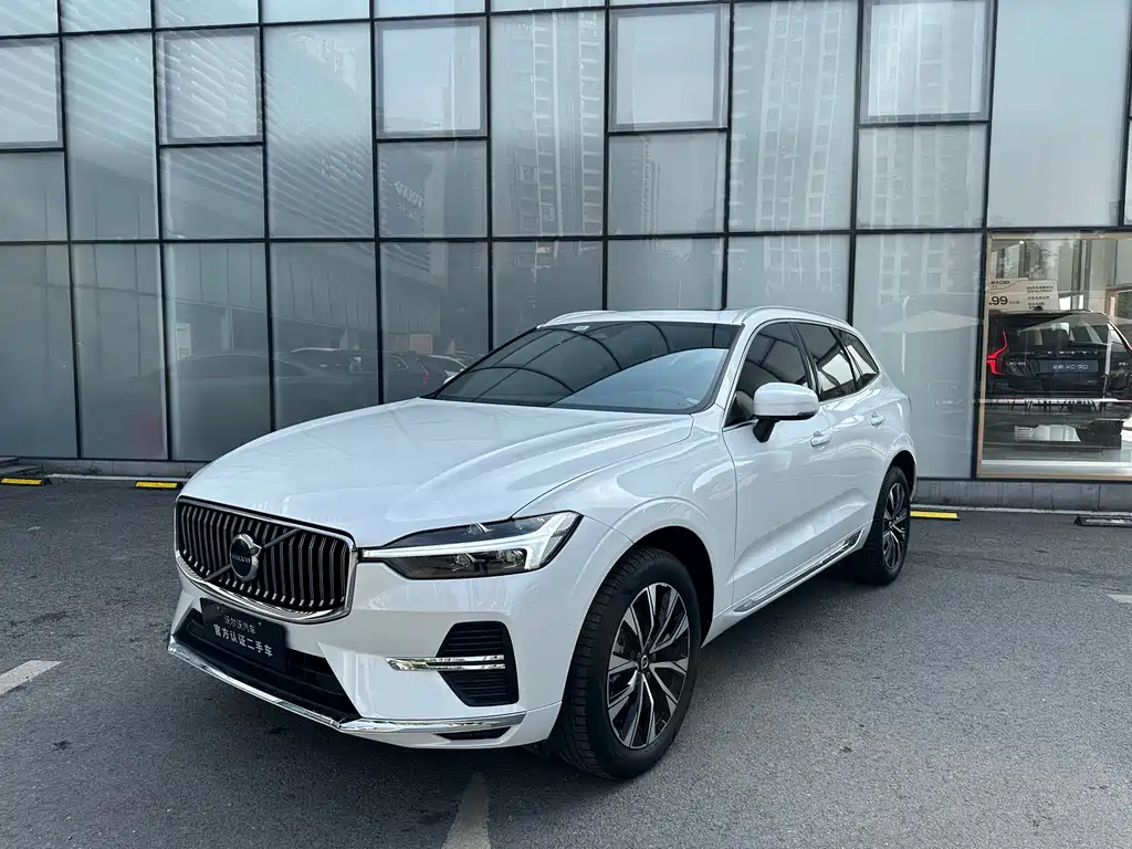 Volvo XC60 2024 — фото 1