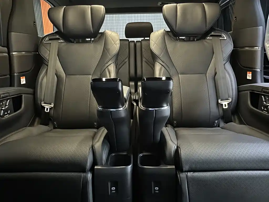 Toyota Alphard — фото 9