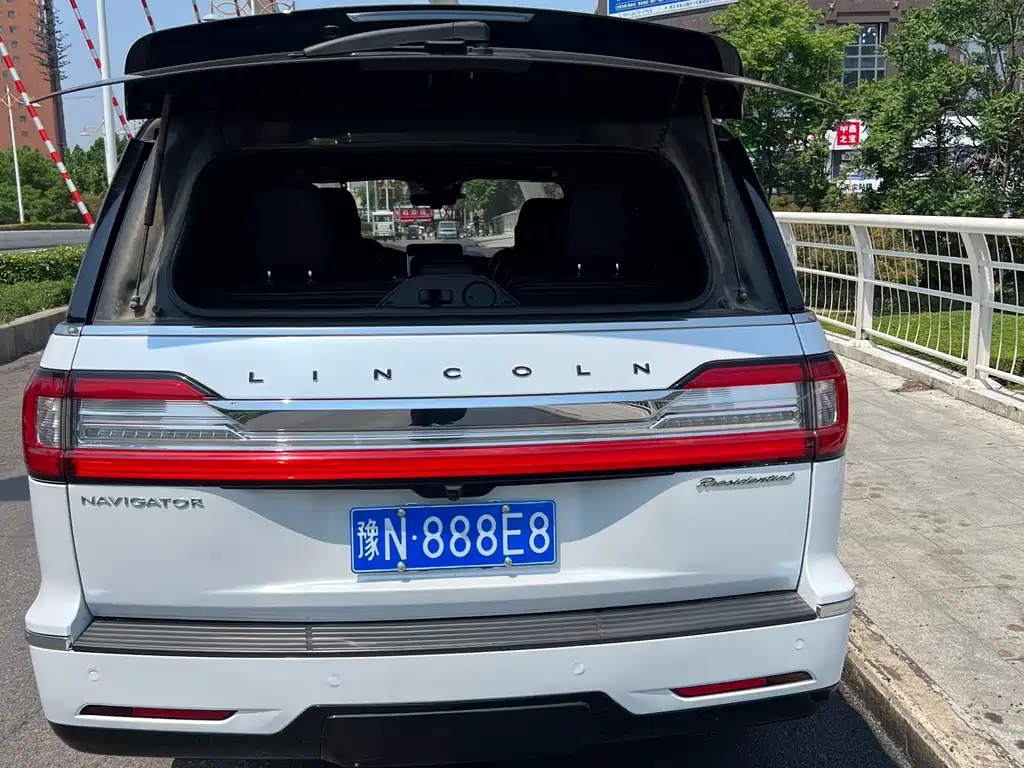 Lincoln Navigator 2020 — фото 13