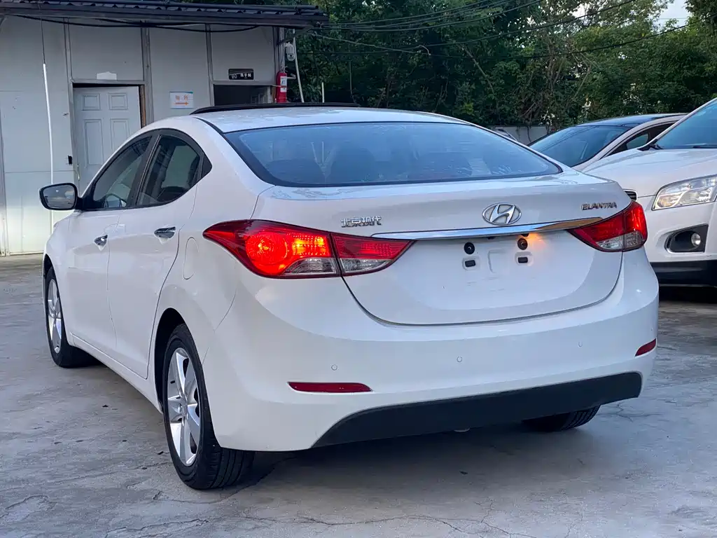 Hyundai Elantra 2014 — фото 15