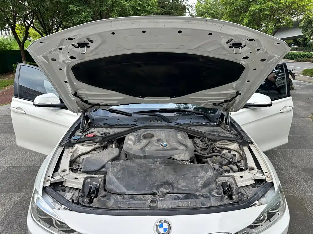 BMW 3 Series 2018 — фото 14