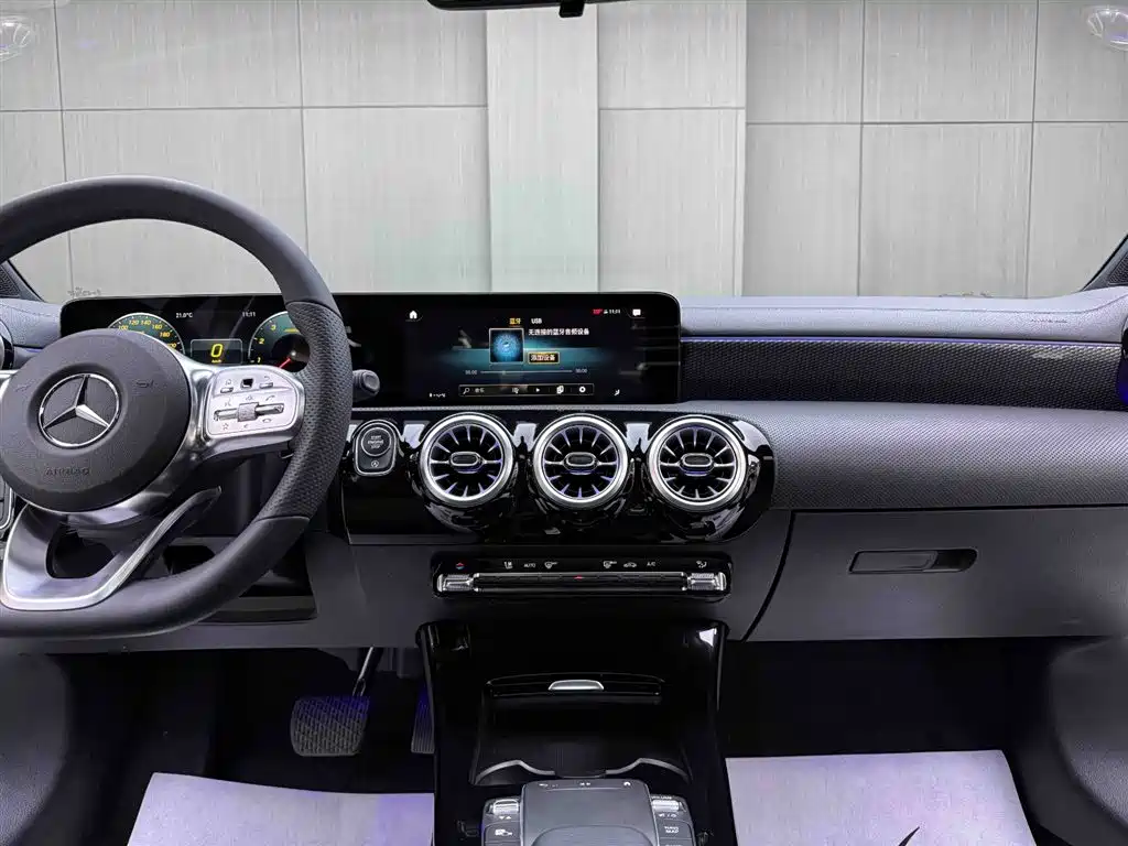Mercedes-Benz A-Class 2023 — фото 9