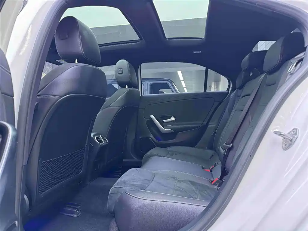 Mercedes-Benz A-Class 2023 — фото 11
