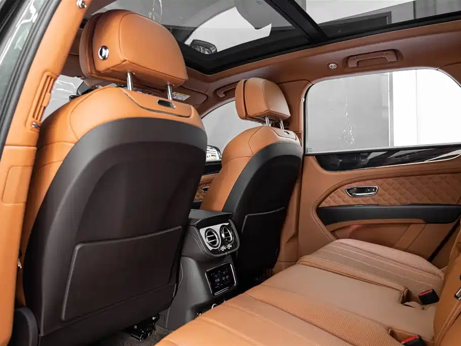 Bentley Bentayga 2022 — фото 12