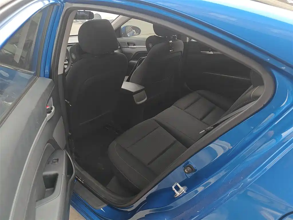Hyundai Elantra 2019 — фото 17